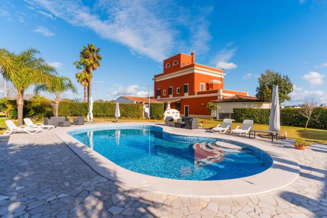 Villa in Vendita a Novoli