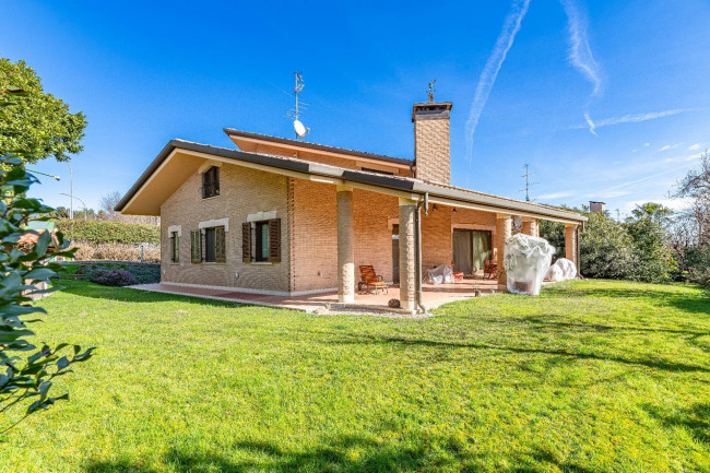 Villa in Vendita a Lesmo