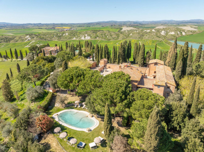 Castello in Vendita a Asciano