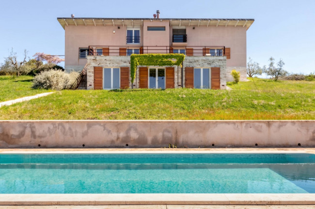 Villa for Sale in Canino