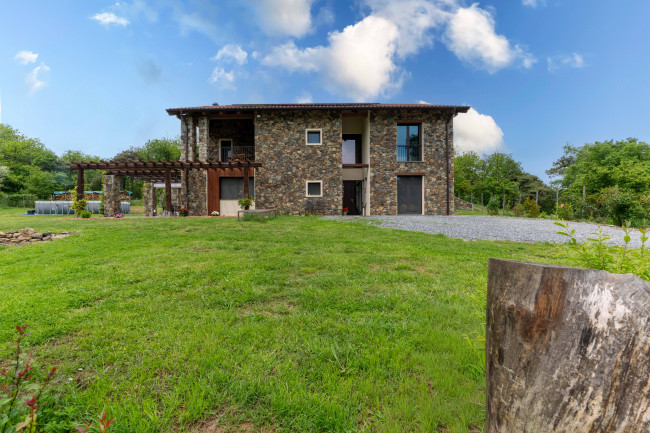 Villa in Vendita a Cairo Montenotte