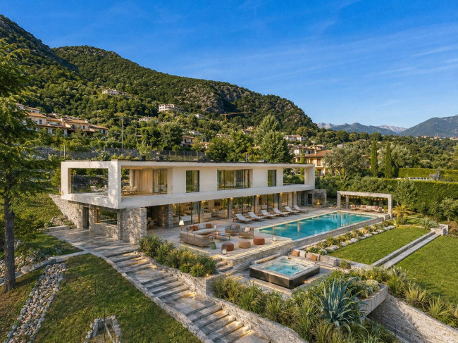 Villa in Vendita a Tremezzina