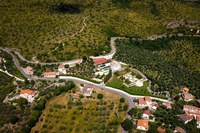 Villa storica in Vendita a Fara in Sabina