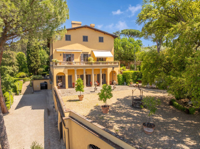 Appartamento indipendente in Vendita a Firenze