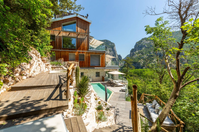 Villa for Sale in Acqualagna