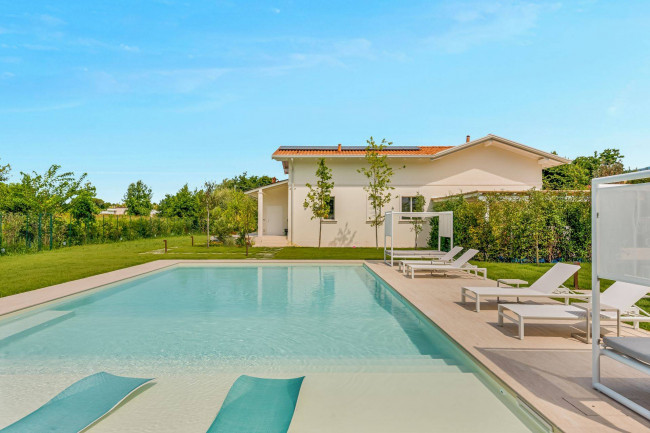 Villa in Vendita a Forte dei Marmi