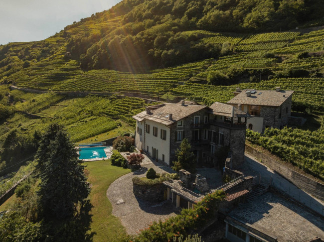 Villa in Vendita a Teglio