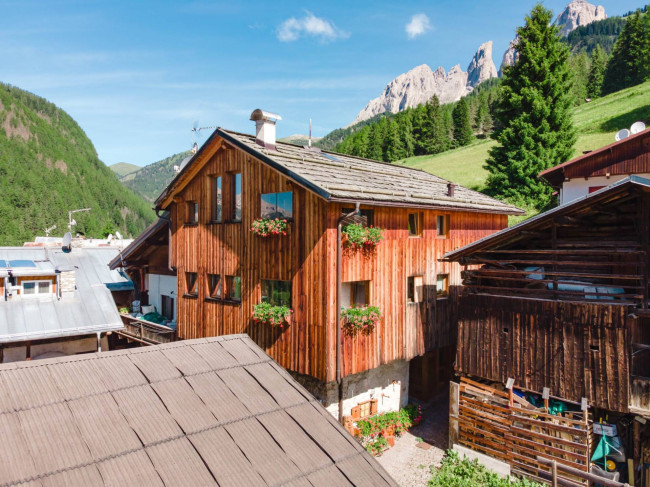 Casa indipendente in Vendita a Campitello di Fassa