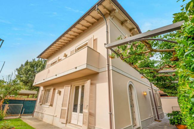 Villa in Vendita a Forte dei Marmi