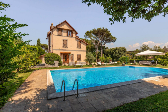 Villa in Vendita a Roma