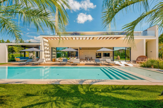 Villa in Vendita a Forte dei Marmi