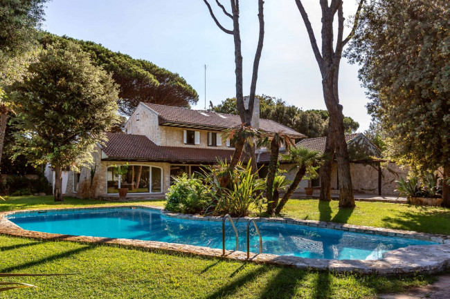 Villa in Vendita a Fiumicino