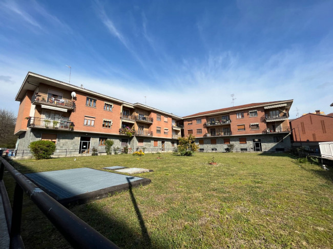 appartamento con terrazzo in Vendita a Gassino Torinese