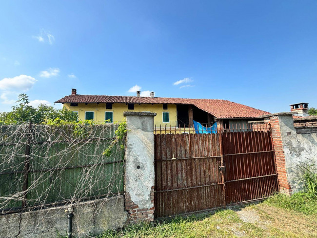 Rustici / cascine / case in Vendita a Brandizzo