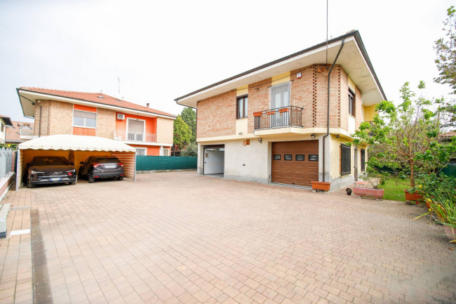 Villa singola in Vendita a Caluso