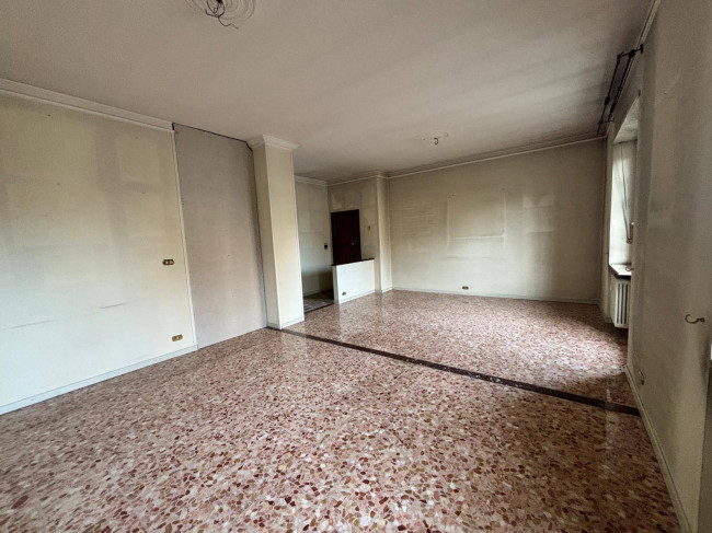  for Sale to Settimo Torinese