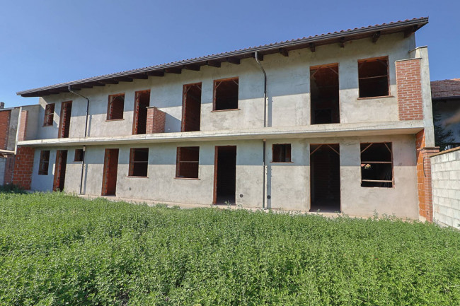 Porzione di bifamiliare in Vendita a Caluso